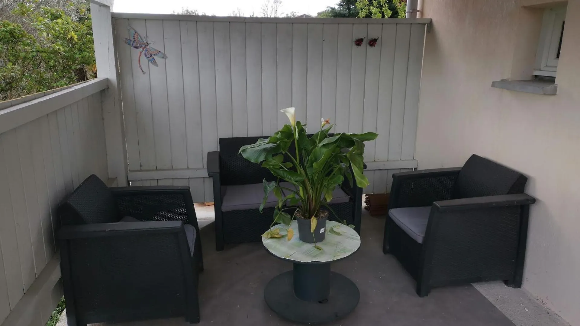 Appartement Studio Dans Maison Independante Lissieu